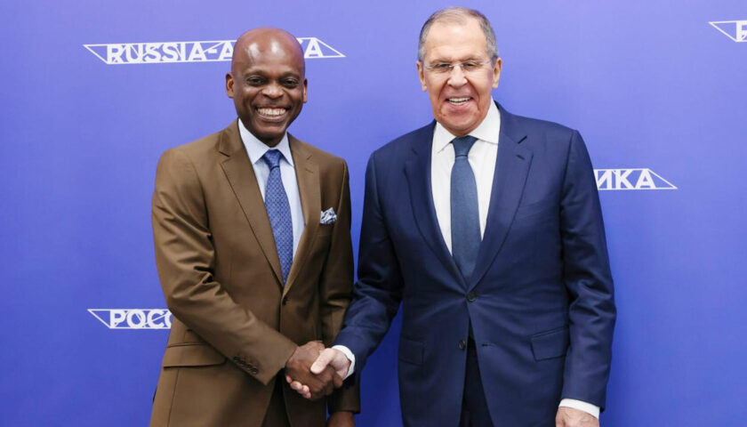 Le chef de la diplomatie togolaise, Robert Dussey, s’est entretenu vendredi à Sotchi avec son homologue Sergueï Lavrov